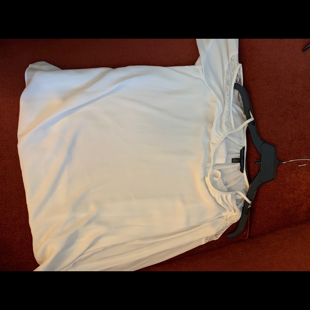 WHBM OPEN SHOULDER TOP